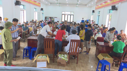 Diễn Ngọc 350 trẻ em và người nghèo được khám cấp thuốc miễn phí